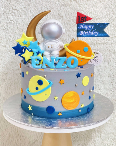 Astronaut On Moon Space Themed Cake