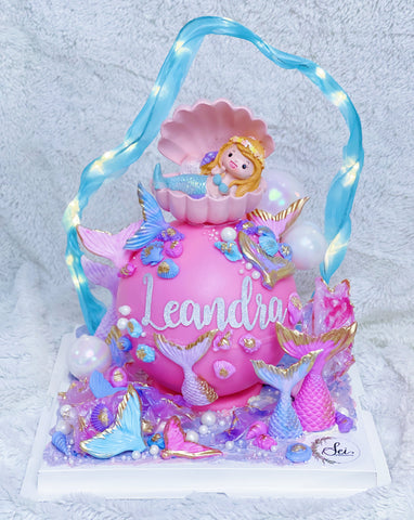 Dreamy Mermaid Pinata Cake