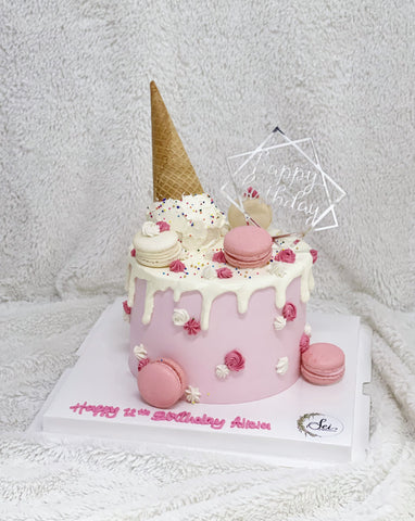 Minimalist Floral and Macaron Cake