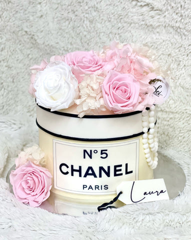 Chanel hat box cake - Decorated Cake by JCake cake - CakesDecor